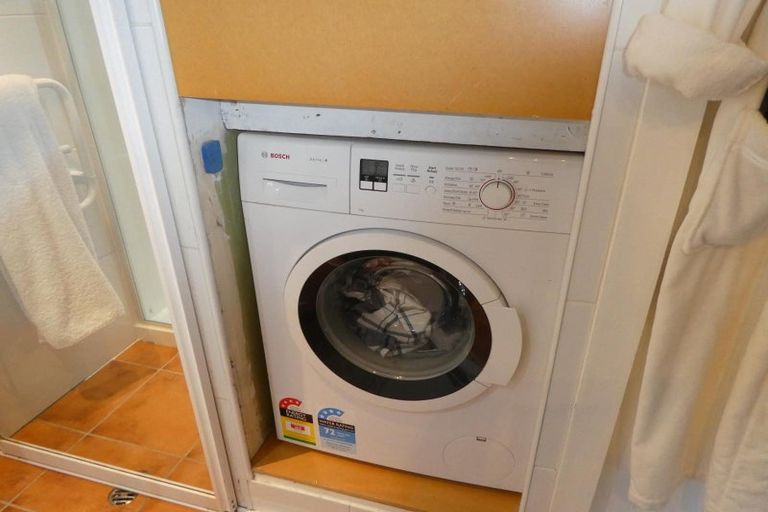 Photo of property in Jerningham Apartments, 20 Oriental Terrace, Oriental Bay, Wellington, 6011