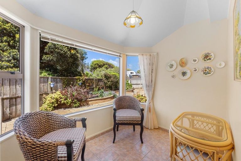 Photo of property in 11 Marewa Place, Waikanae Beach, Waikanae, 5036