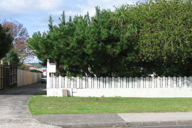 Photo of property in 801 Te Atatu Road, Te Atatu Peninsula, Auckland, 0610