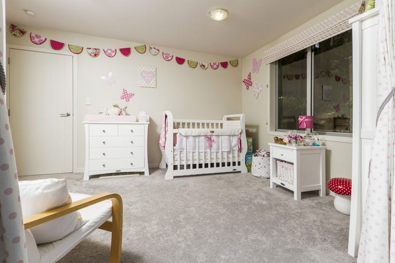 Photo of property in 22 Kiteroa Terrace, Rothesay Bay, Auckland, 0630