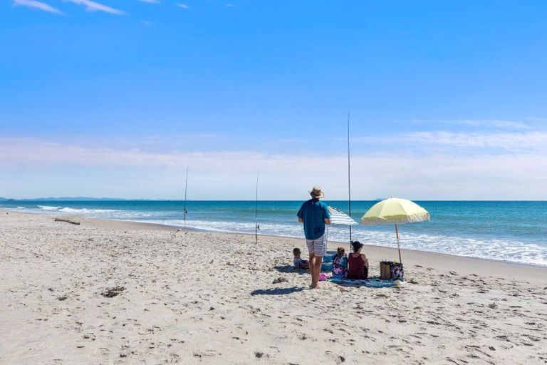 Photo of property in 63 Karewa Parade, Papamoa Beach, Papamoa, 3118