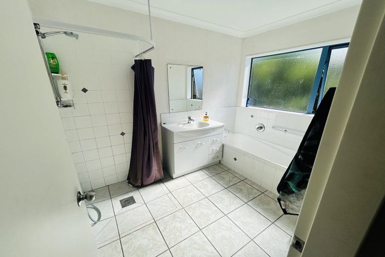 Photo of property in 2 Courtenay Place, Owhata, Rotorua, 3010