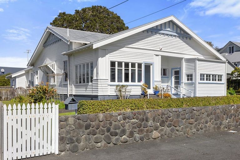 Photo of property in 17 Barrett Street, Westown, New Plymouth, 4310