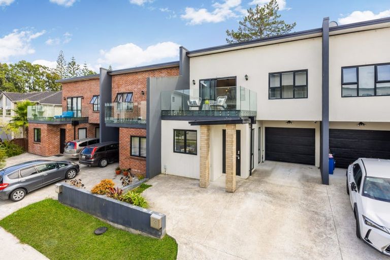 Photo of property in 10a Carlos Drive, Flat Bush, Auckland, 2016