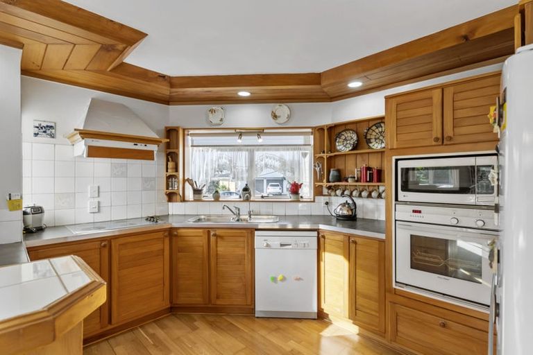 Photo of property in 6 Lillian Place, Orewa, 0931