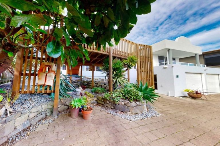 Photo of property in 93 Marine Parade, Paraparaumu Beach, Paraparaumu, 5032
