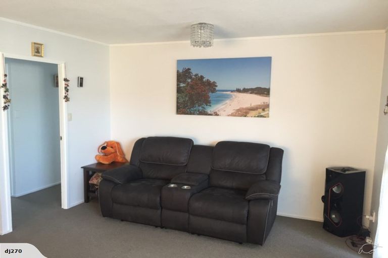 Photo of property in 41a Sunhaven Drive, Newlands, Wellington, 6037