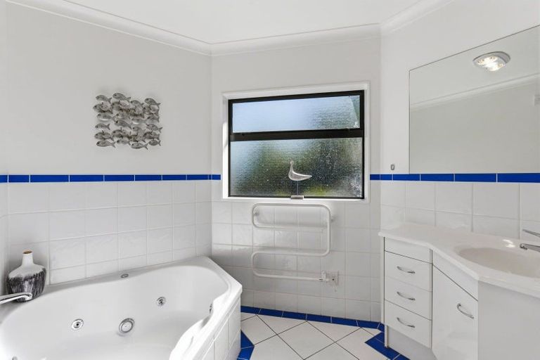 Photo of property in 3 Westpeak Way, Otaki, 5512