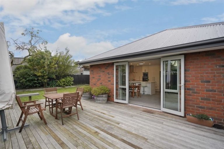 Photo of property in 2/27 Ngaio Street, Saint Martins, Christchurch, 8022