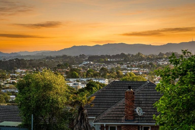 Photo of property in 72 Don Buck Road, Massey, Auckland, 0614