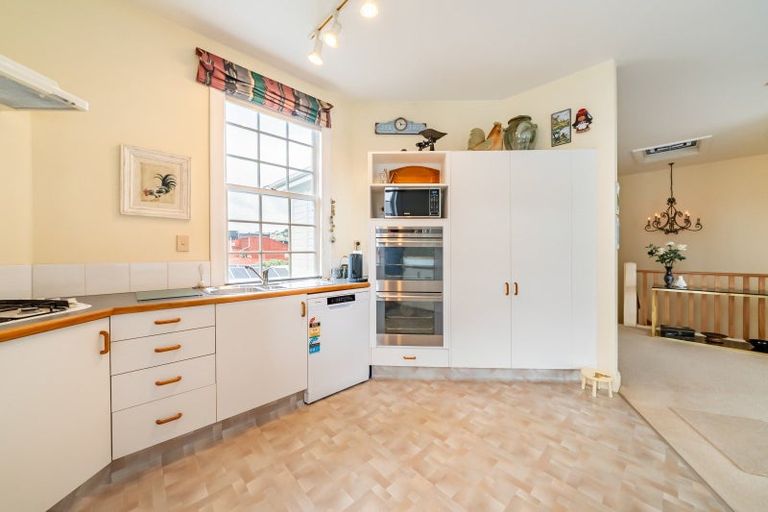 Photo of property in 19 Selwyn Terrace, Thorndon, Wellington, 6011