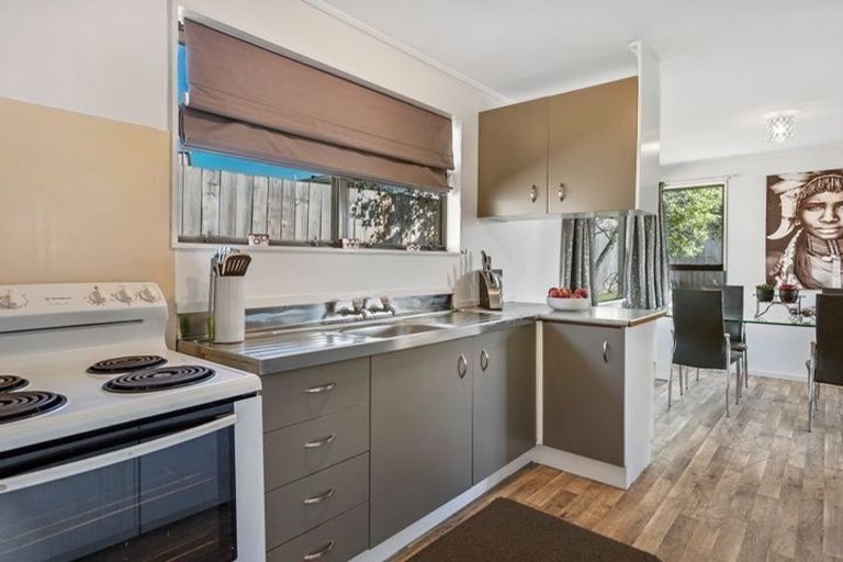 Photo of property in 82 Keegan Drive, Massey, Auckland, 0614