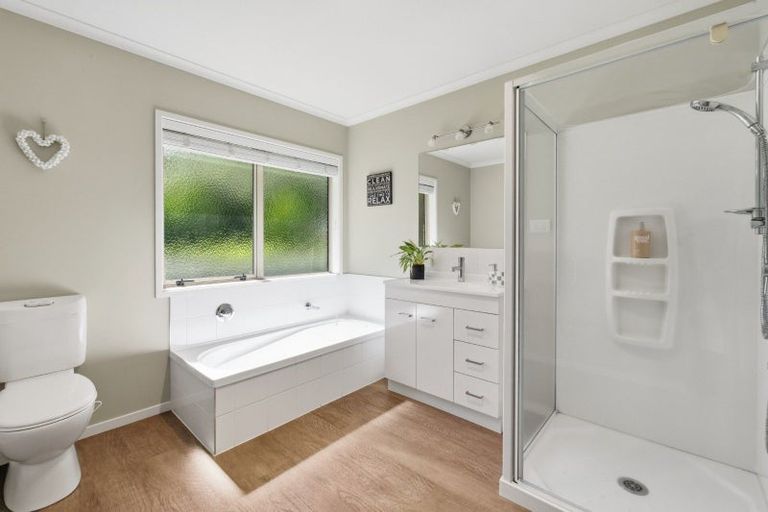 Photo of property in 11 Barometer Way, Pyes Pa, Tauranga, 3112