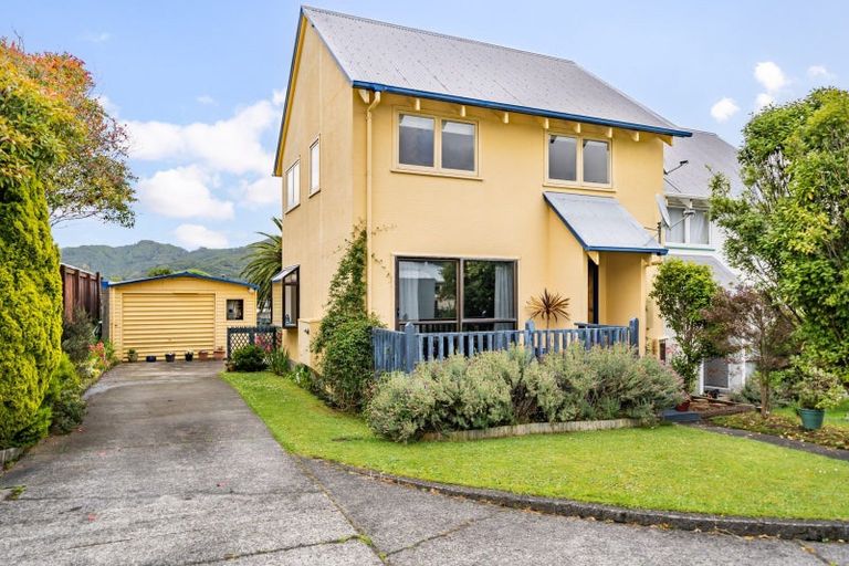 Photo of property in 6a Matariki Grove, Wainuiomata, Lower Hutt, 5014