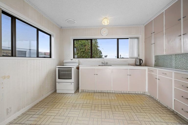 Photo of property in 1/3 Hall Road, Glenfield, Auckland, 0629