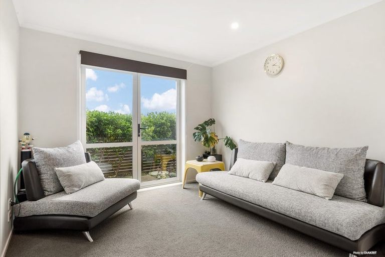 Photo of property in 30 Sorrel Crescent, Bucklands Beach, Auckland, 2012