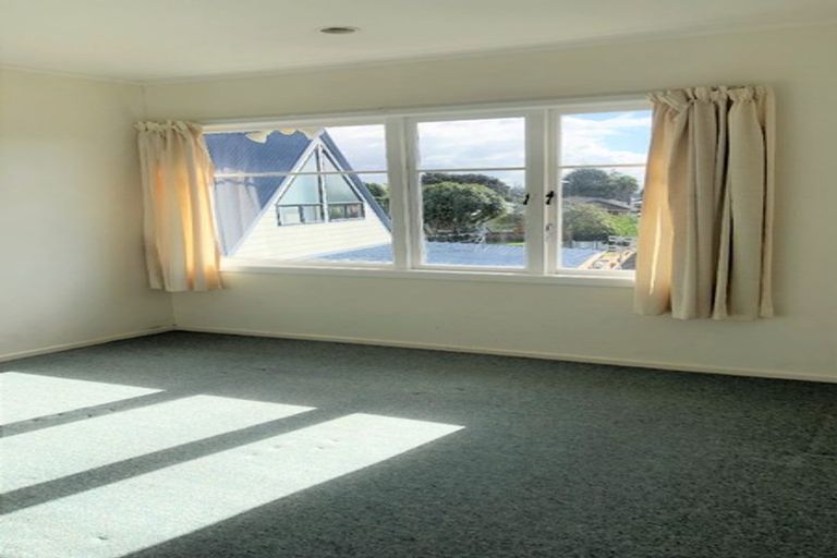 Photo of property in 42 Durham Street, Te Atatu Peninsula, Auckland, 0610