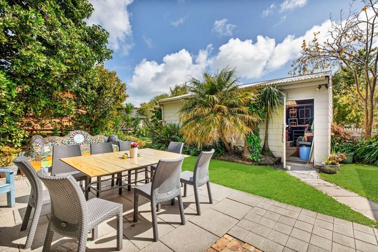 Photo of property in 6 Racecourse Road, Waiuku, 2123
