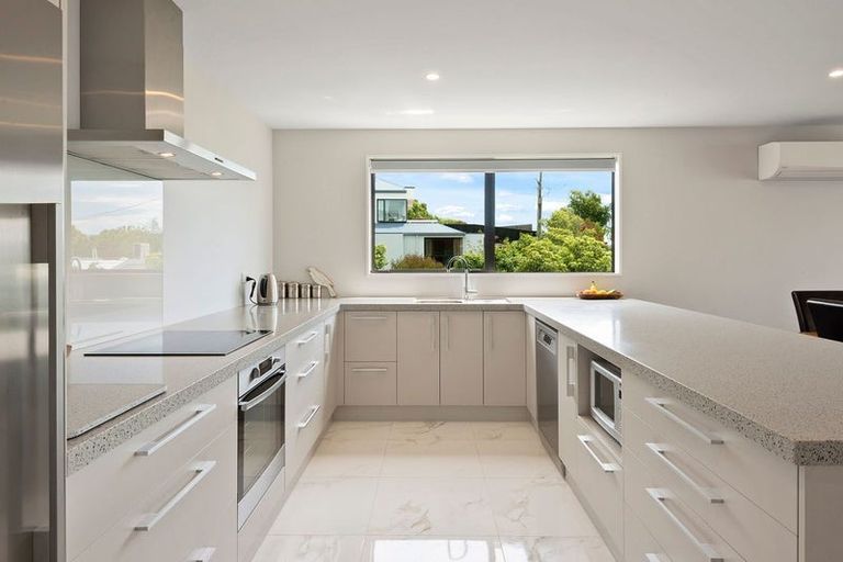 Photo of property in 6a The Rise, Mount Pleasant, Christchurch, 8081