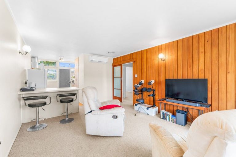 Photo of property in 76a Lake Road, Narrow Neck, Auckland, 0624