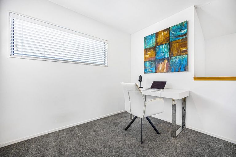 Photo of property in 28 Shah Place, Glen Eden, Auckland, 0602