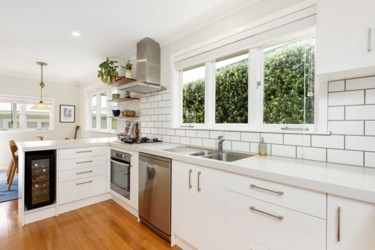 Photo of property in 212 Ngatai Road, Otumoetai, Tauranga, 3110