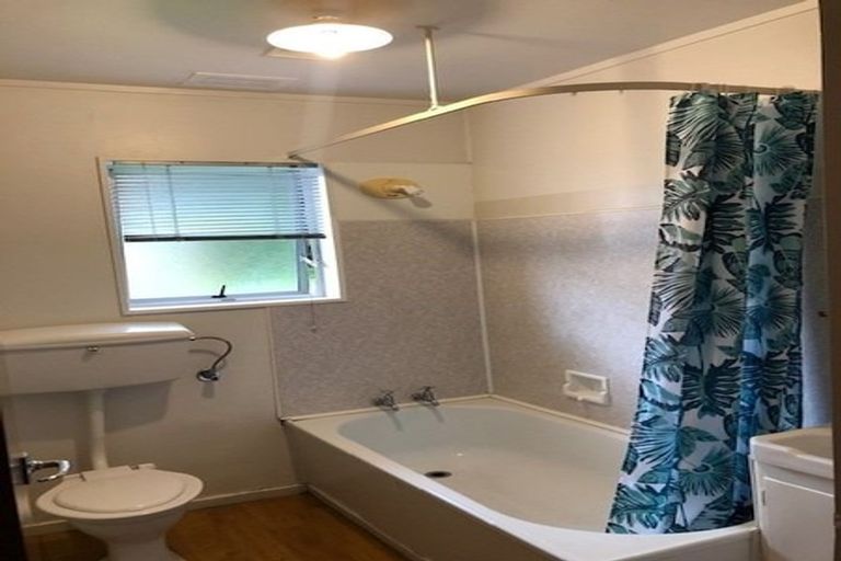 Photo of property in 2/100 Lynwood Road, New Lynn, Auckland, 0600