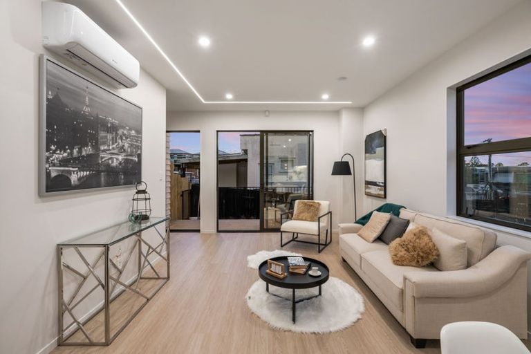 Photo of property in 7/16 Binsted Road, New Lynn, Auckland, 0600