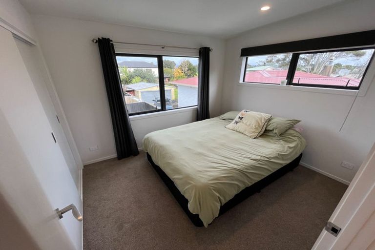 Photo of property in 1/2 Stokes Avenue, Te Atatu Peninsula, Auckland, 0610