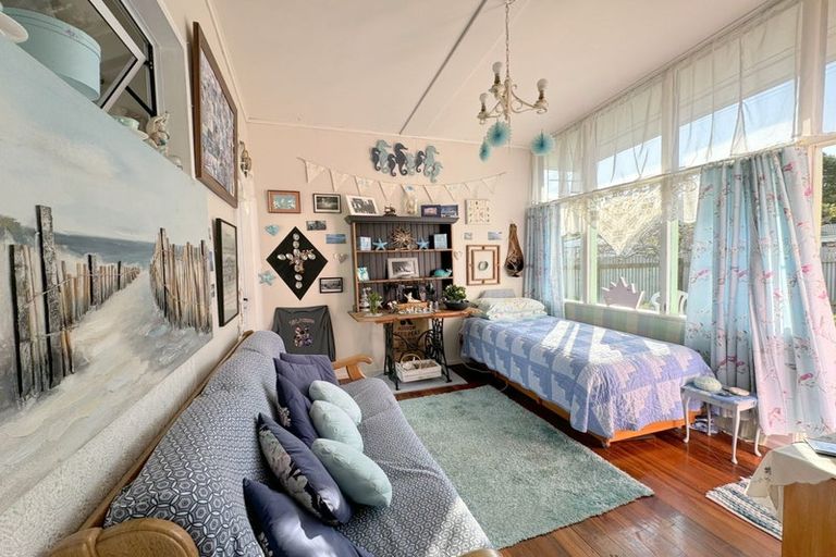 Photo of property in 11 Waverley Street, Waipawa, 4210