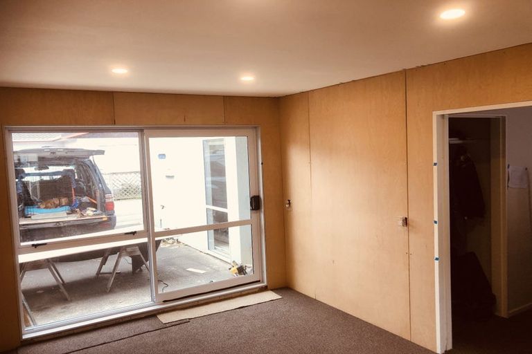 Photo of property in 1 Macalister Place, Miramar, Wellington, 6022