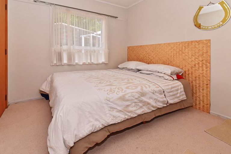 Photo of property in 12 Barnard Place, Manurewa East, Auckland, 2102