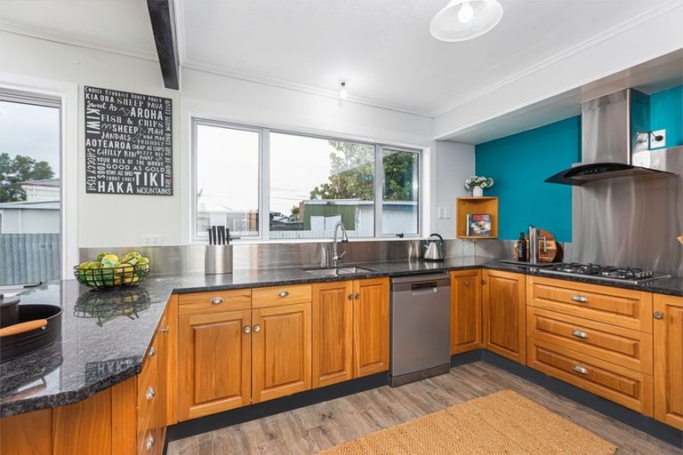 Photo of property in 2 Melville Street, Waipawa, 4210