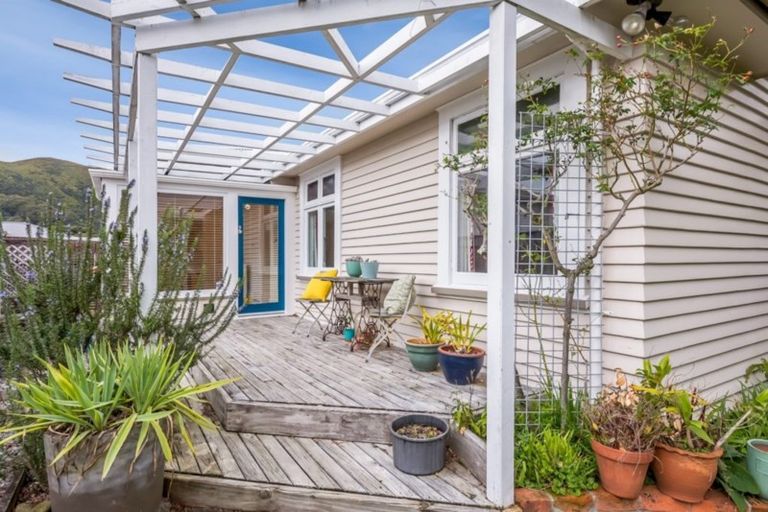 Photo of property in 1 Saint Ronans Avenue, Waterloo, Lower Hutt, 5011