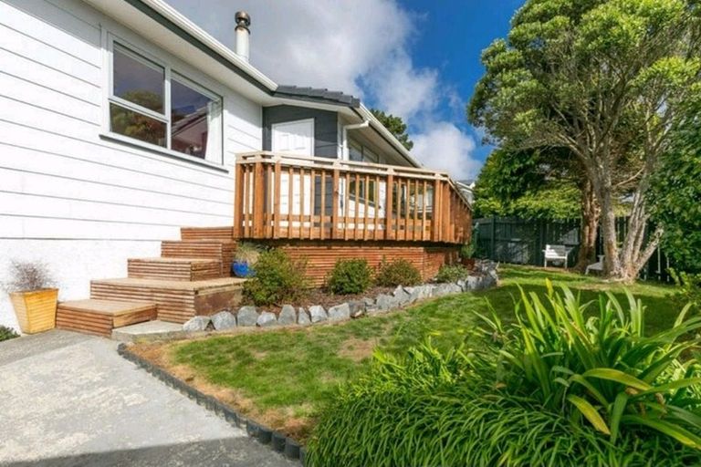 Photo of property in 14 Buccaneer Place, Grenada Village, Wellington, 6037
