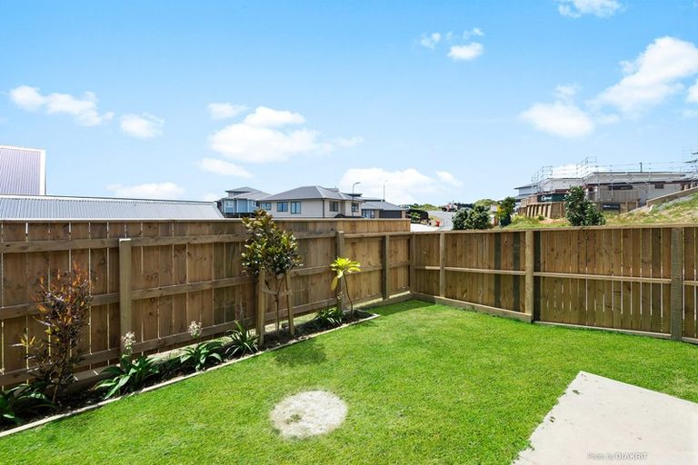 Photo of property in 62u1 Spenmoor Street, Newlands, Wellington, 6037