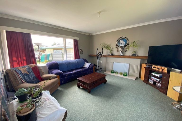 Photo of property in 1 Henderson Street, Dannevirke, 4930