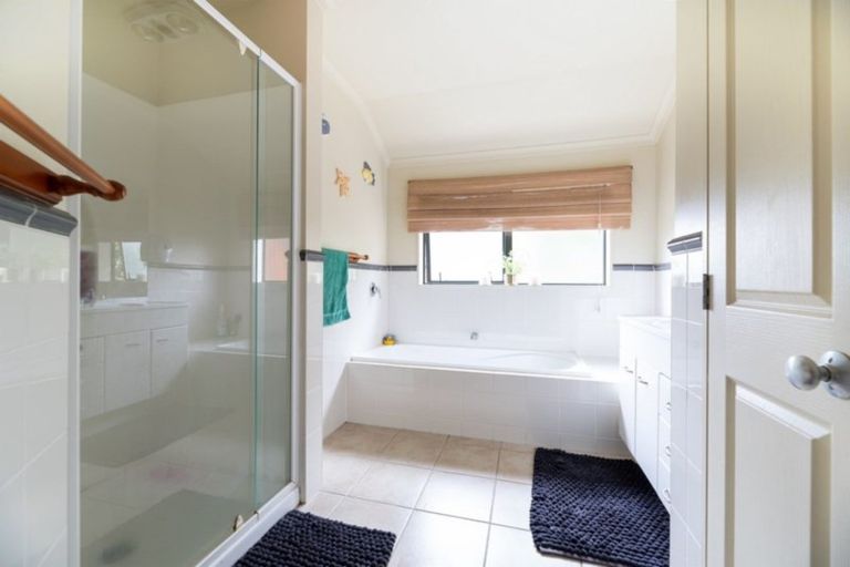 Photo of property in 21 Samara Place, Clendon Park, Auckland, 2103