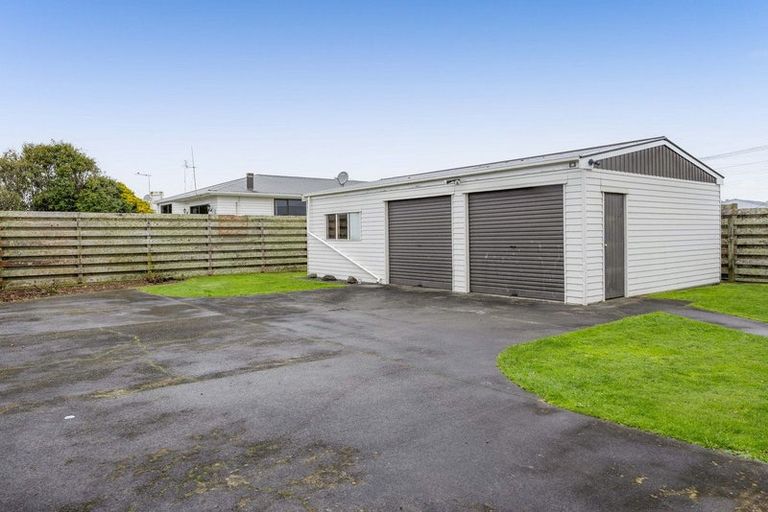 Photo of property in 4 Bone Crescent, Hawera, 4610
