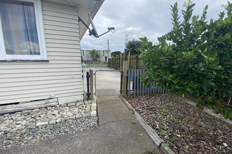 Photo of property in 16 Sandbrook Avenue, Otara, Auckland, 2023