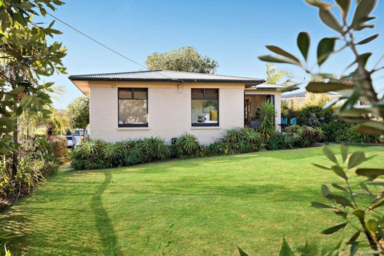 Photo of property in 1/65 Arran Road, Browns Bay, Auckland, 0630
