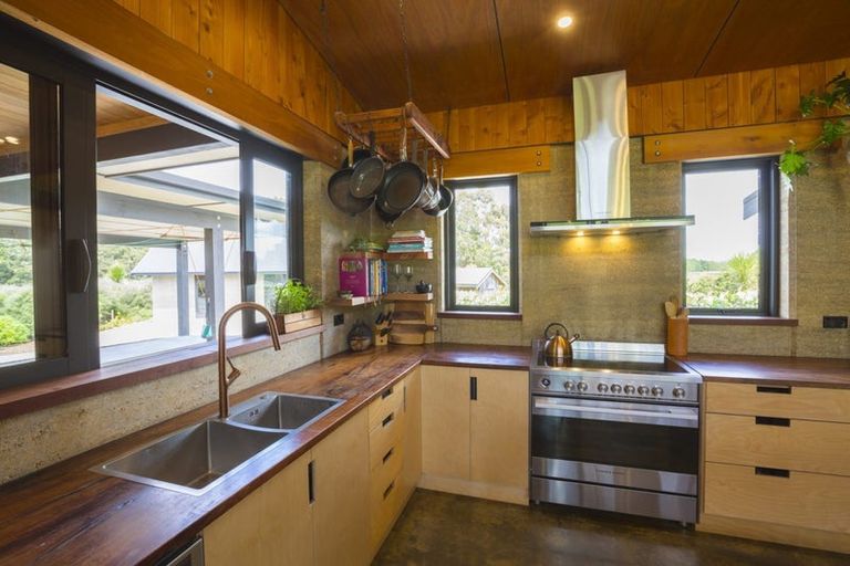 Photo of property in 16 Pennyroyal Place, Te Kamo, Kamo, 0185