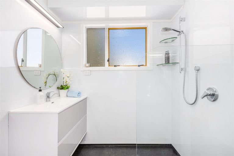 Photo of property in 42b Hicks Close, Whitby, Porirua, 5024