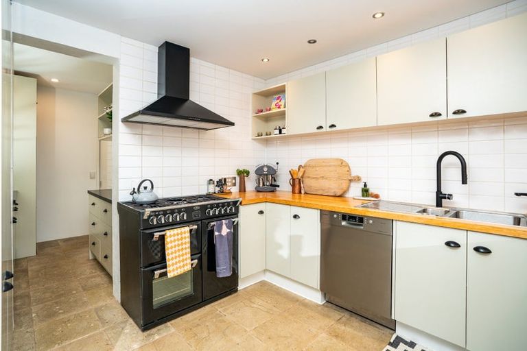 Photo of property in 51 Amesbury Drive, Churton Park, Wellington, 6037