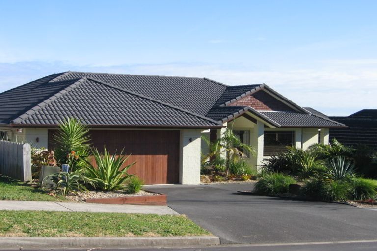 Photo of property in 35 John Brooke Crescent, East Tamaki Heights, Auckland, 2016