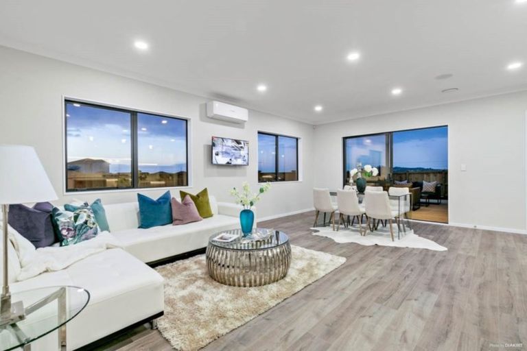 Photo of property in 60 Lime Hill Rise, Flat Bush, Auckland, 2019
