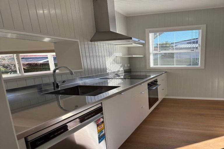 Photo of property in 6 Henui Street, Strandon, New Plymouth, 4312