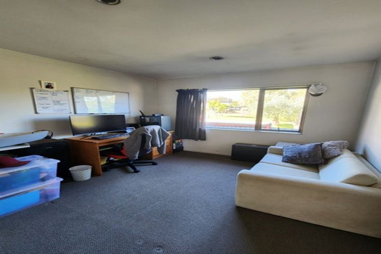 Photo of property in 17b Scotstoun Place, Glen Eden, Auckland, 0602