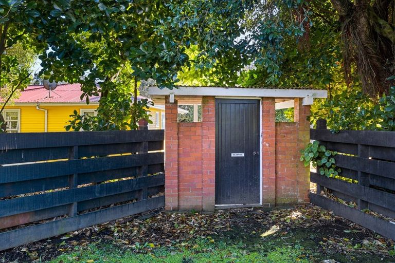 Photo of property in 402 South Road, Hawera, 4674