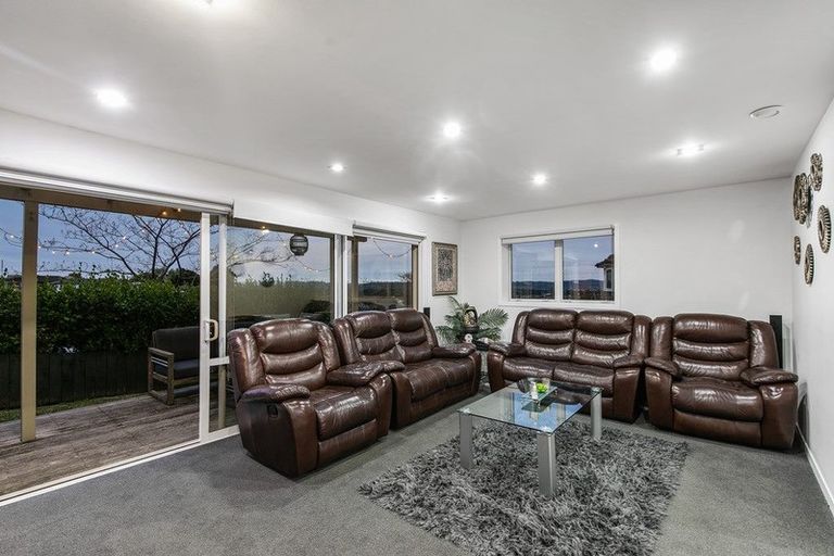 Photo of property in 12 Cairnsvale Rise, Manurewa, Auckland, 2105
